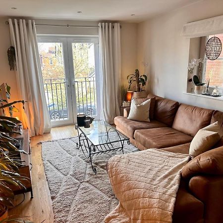 2 Bed, 2 Bath Apartment In Roundhay 利兹 外观 照片