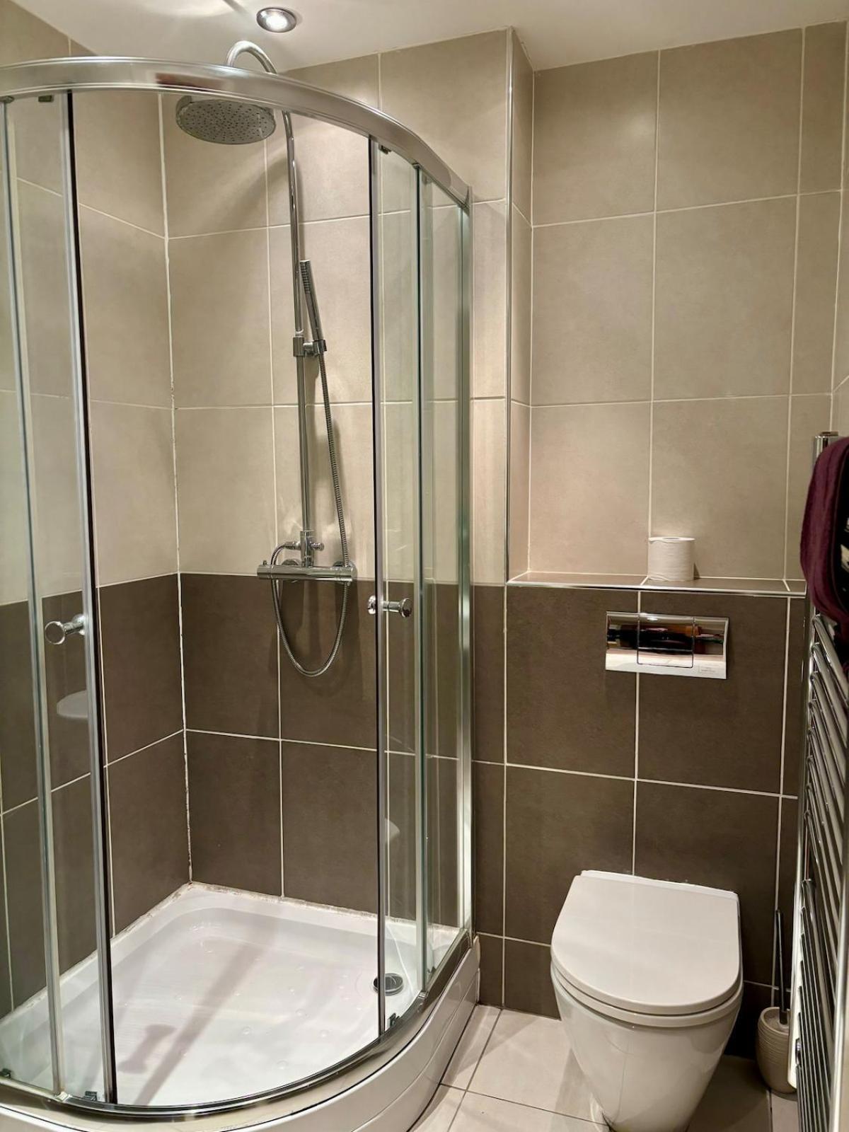 2 Bed, 2 Bath Apartment In Roundhay 利兹 外观 照片