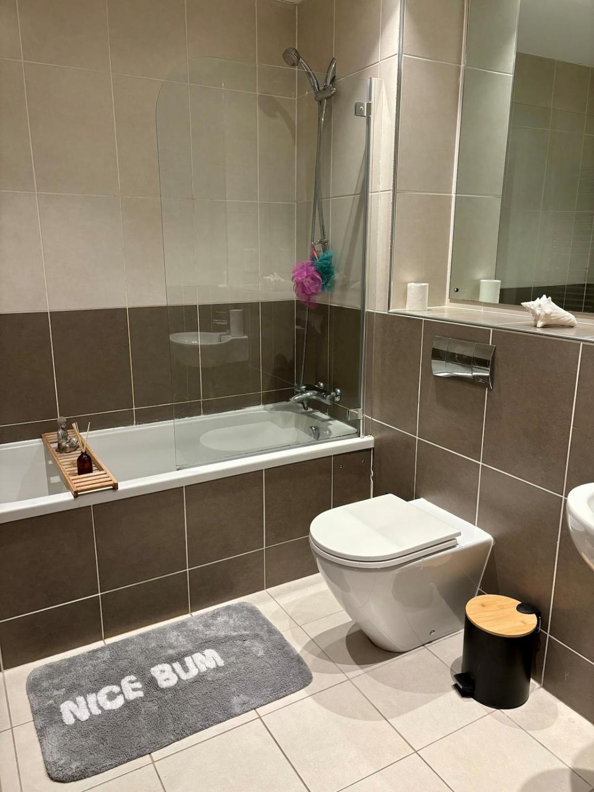 2 Bed, 2 Bath Apartment In Roundhay 利兹 外观 照片